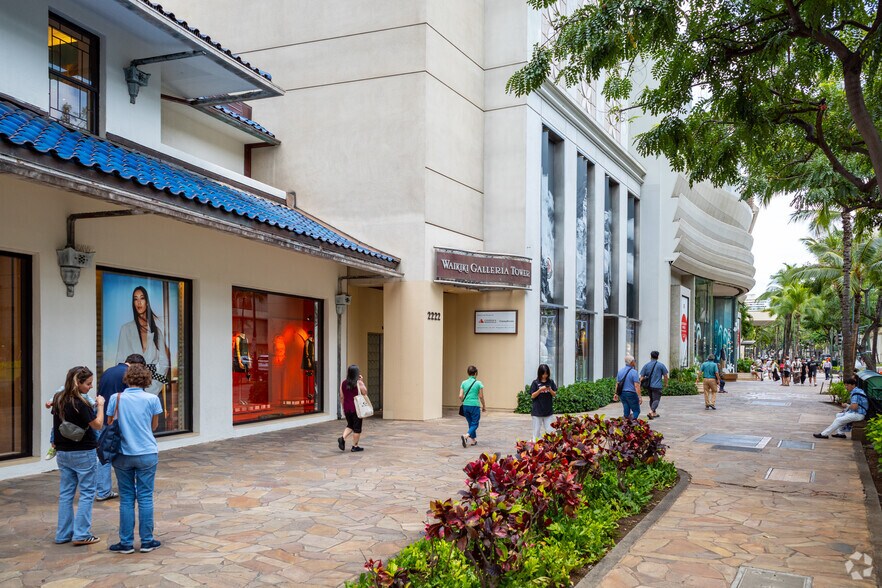 2222 Kalakaua Ave, Honolulu, HI à louer - Photo du bâtiment - Image 2 de 4
