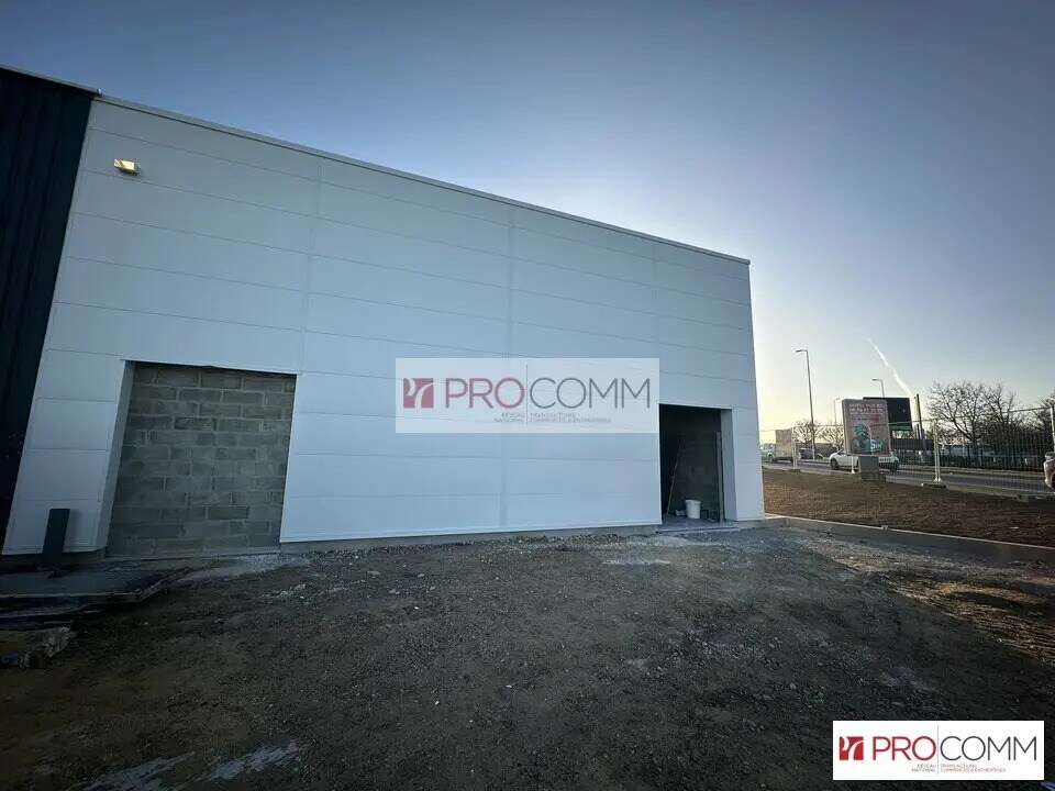 Retail in Dreux for lease Building Photo- Image 1 of 5