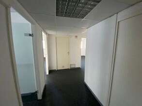 166 Avenue De Hambourg, Marseille for lease Interior Photo- Image 2 of 4