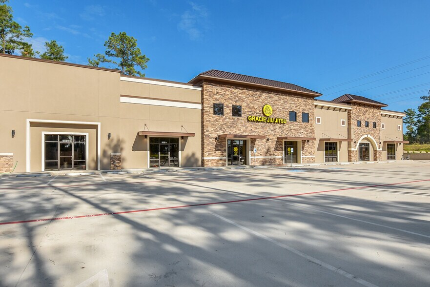 2064 N FM 3083 Rd W, Conroe, TX à louer - Photo du bâtiment - Image 1 de 10