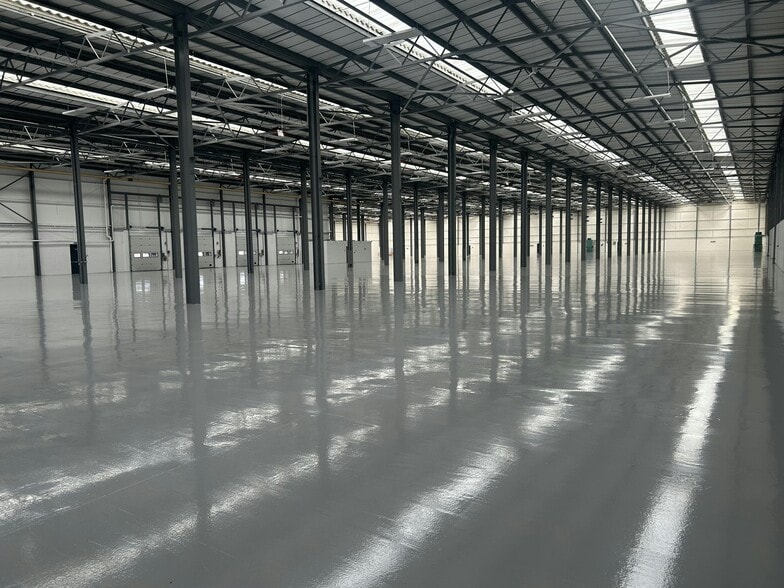 73 Mercers Dr, Milton Keynes for lease - Building Photo - Image 3 of 4