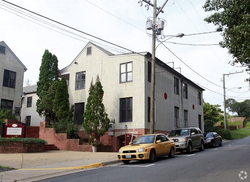 107 W Federal St, Middleburg, VA à louer - Photo du bâtiment - Image 2 de 3