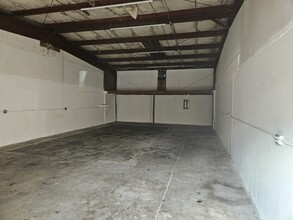 3033 NE 19th Dr, Gainesville, FL for lease Interior Photo- Image 1 of 3