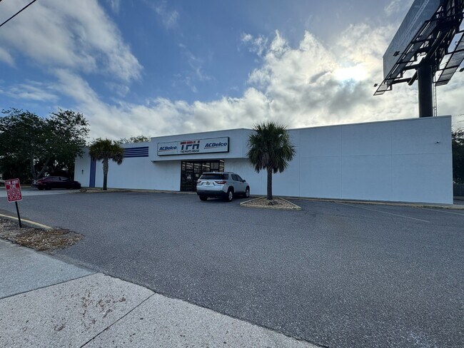 Plus de détails pour 4801 66th St N, Kenneth City, FL - Commerce de détail à vendre