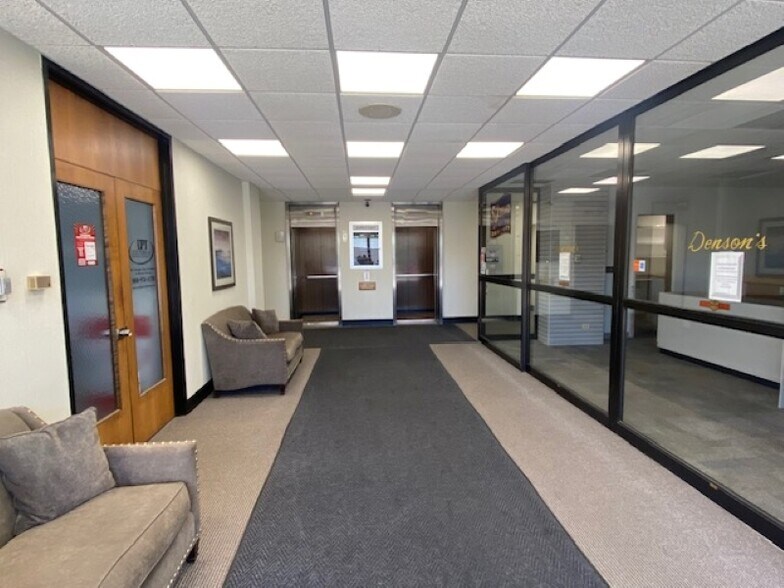 200 E Willow Ave, Wheaton, IL à louer - Photo du bâtiment - Image 2 de 6