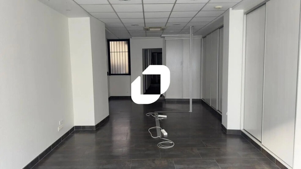 80 Rue Du Faubourg National, Strasbourg for sale - Interior Photo - Image 2 of 13