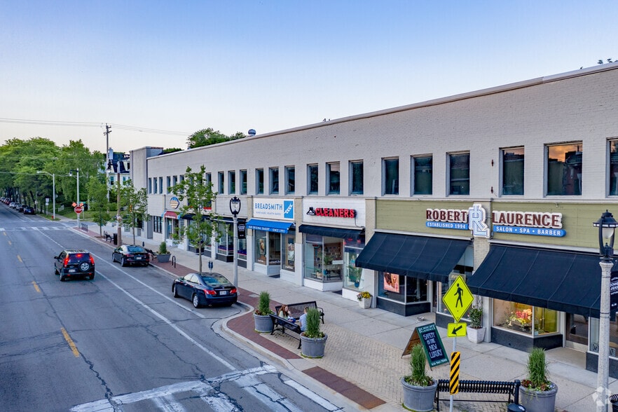 2622-2650 N Downer Ave, Milwaukee, WI à vendre - Photo du bâtiment - Image 3 de 4