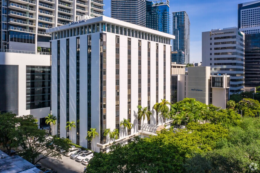 1000 brickell Ave, Miami, FL à louer - Photo du bâtiment - Image 2 de 22