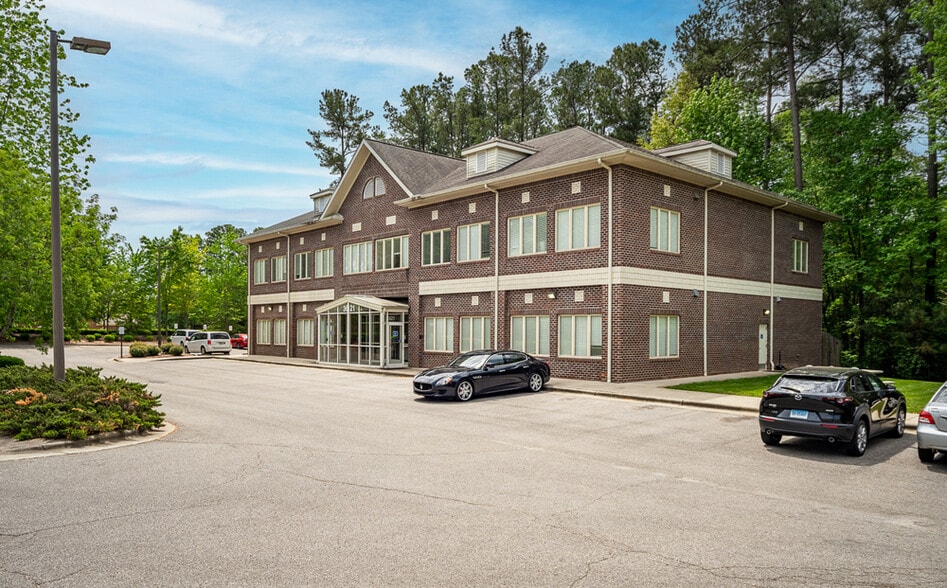 3621 Lyckan Pky, Durham, NC à vendre - Photo du bâtiment - Image 3 de 17