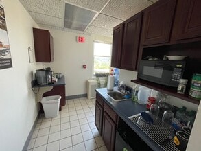 295 High St, Morgantown, WV for lease Interior Photo- Image 2 of 6