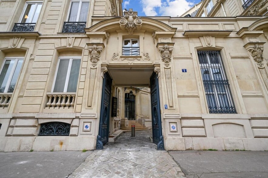1 Rue François Ier, Paris for lease - Building Photo - Image 2 of 6