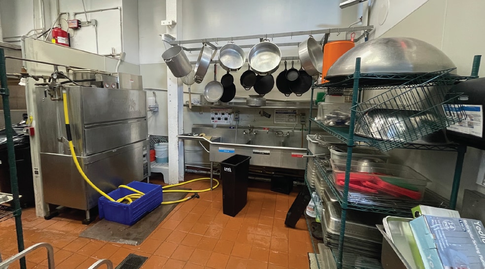 2451 46th St, Astoria, NY for lease - Interior Photo - Image 3 of 6