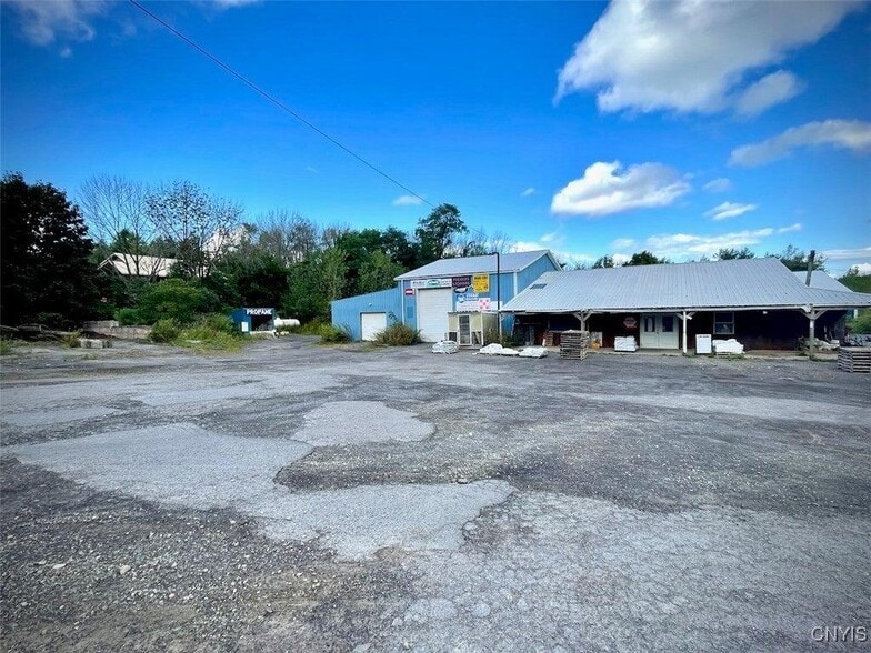 5680 State Route 104, Oswego, NY à vendre - Photo du bâtiment - Image 2 de 26