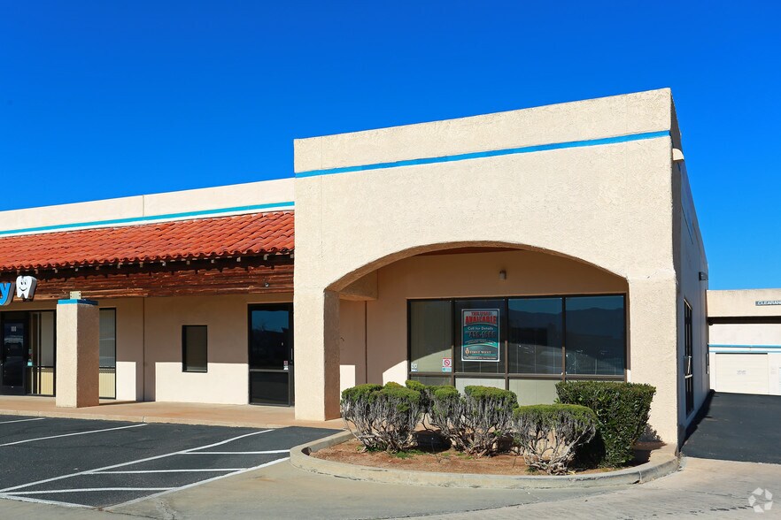 999 E Fry Blvd, Sierra Vista, AZ à louer - Photo du bâtiment - Image 3 de 4