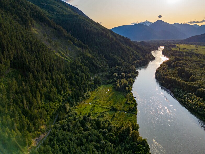 DL5148 Pemberton Waterfront, Mount Currie, BC à vendre - Photo du bâtiment - Image 3 de 10