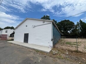 3308 Rozzelles Ferry Rd, Charlotte, NC for lease Building Photo- Image 2 of 11