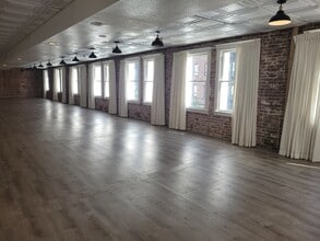 101 W 4th St, Santa Ana, CA à louer Photo intérieure- Image 2 de 7