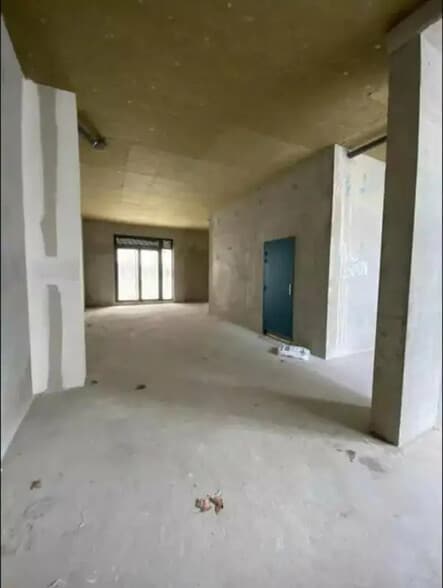 Commerce de détail dans Décines-Charpieu à louer - Photo intérieure - Image 3 de 9