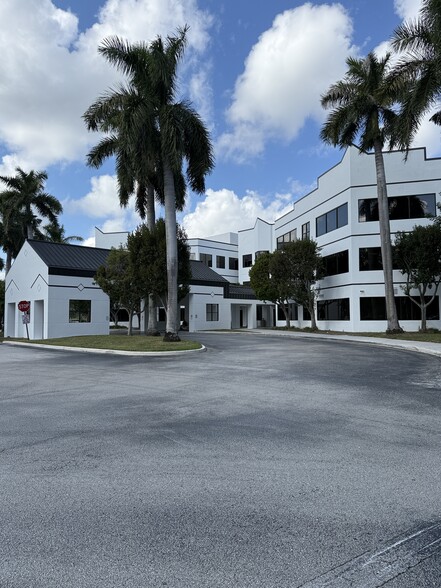 1905 Clint Moore Rd, Boca Raton, FL for lease - Building Photo - Image 1 of 4