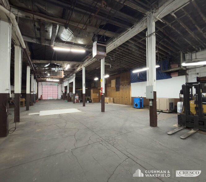 8400 Madison Ave, Cleveland, OH à vendre - Photo du bâtiment - Image 2 de 8