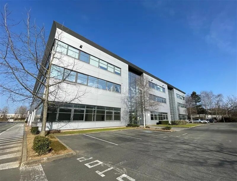 Flex in Roissy-en-France for lease Building Photo- Image 1 of 13