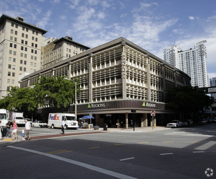 235 SE 1st St, Miami, FL for lease - Building Photo - Image 2 of 9