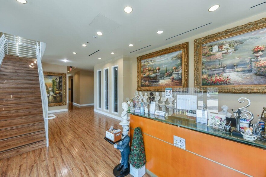 950 Roosevelt Ave, Irvine, CA à louer - Hall d’entrée - Image 3 de 11