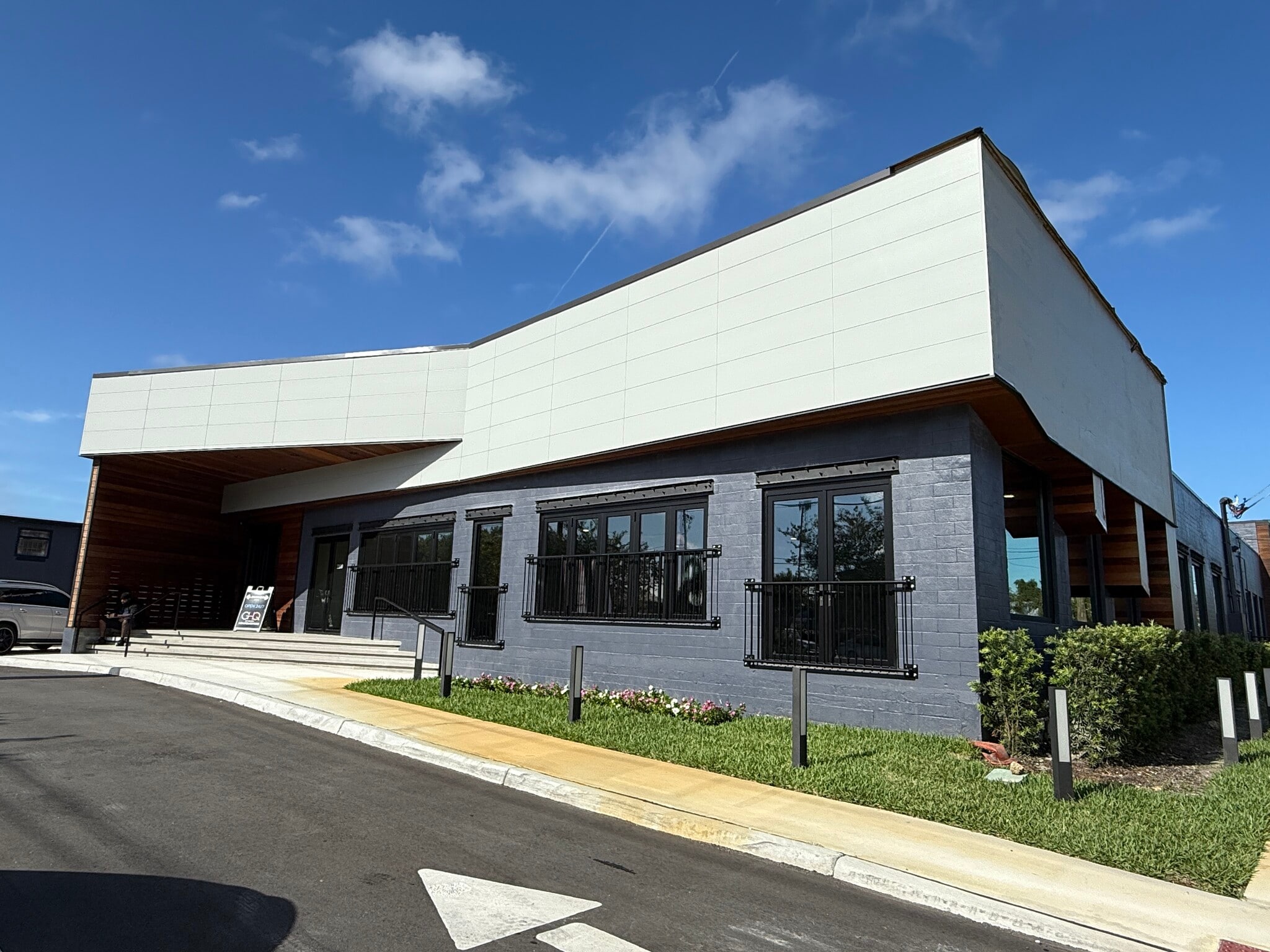 2200 2nd Ave S, Saint Petersburg, FL for lease Primary Photo- Image 1 of 19