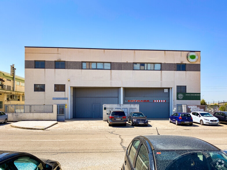 Calle Puerto Navafría, 31, Móstoles, Madrid for sale - Building Photo - Image 2 of 33