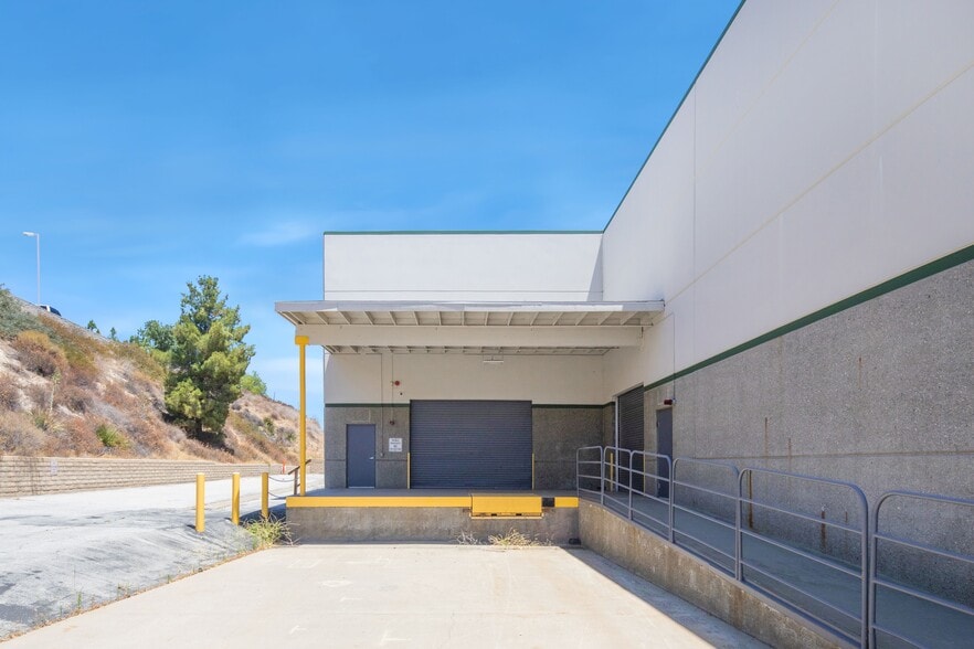 25167-25169 Anza Dr, Valencia, CA for sale - Building Photo - Image 3 of 24