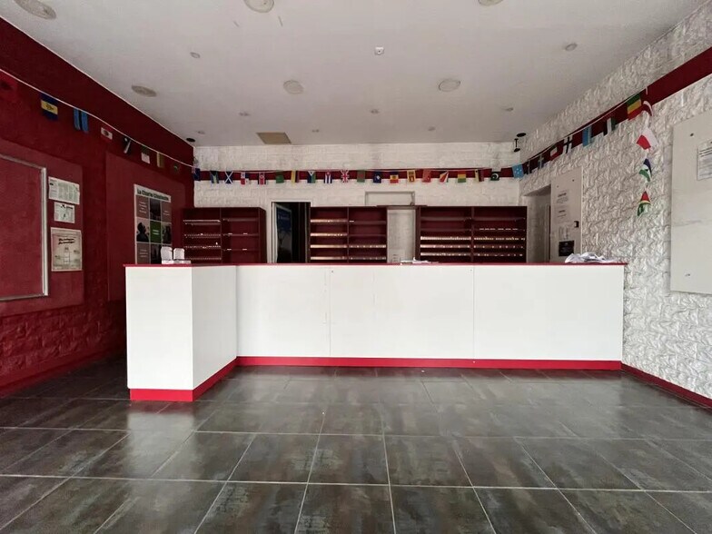 31 Avenue Charles De Gaulle, Neuilly-sur-Seine à louer - Photo du bâtiment - Image 3 de 6