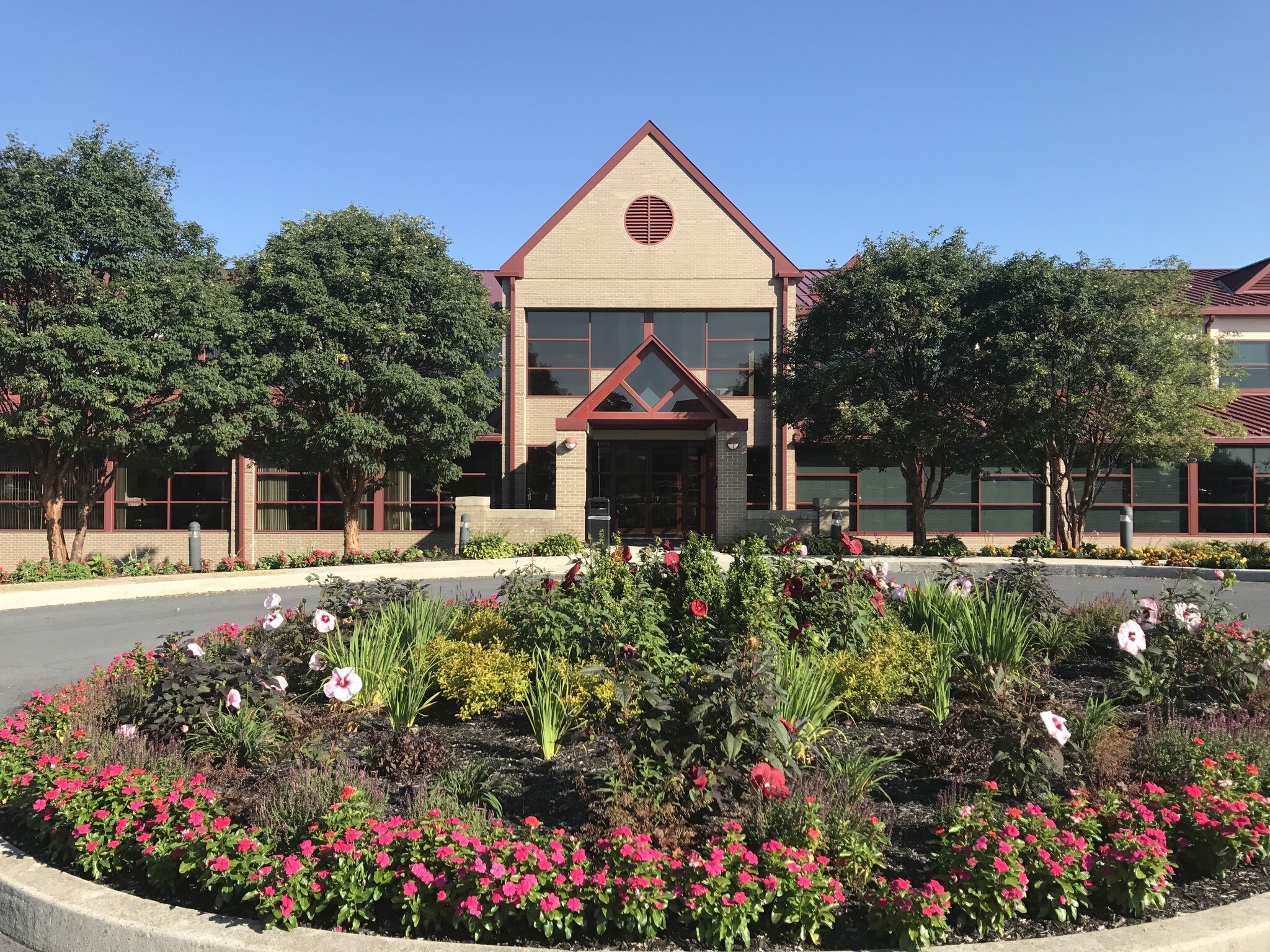 1215 Manor Dr, Mechanicsburg, PA à louer Photo du bâtiment- Image 1 de 9