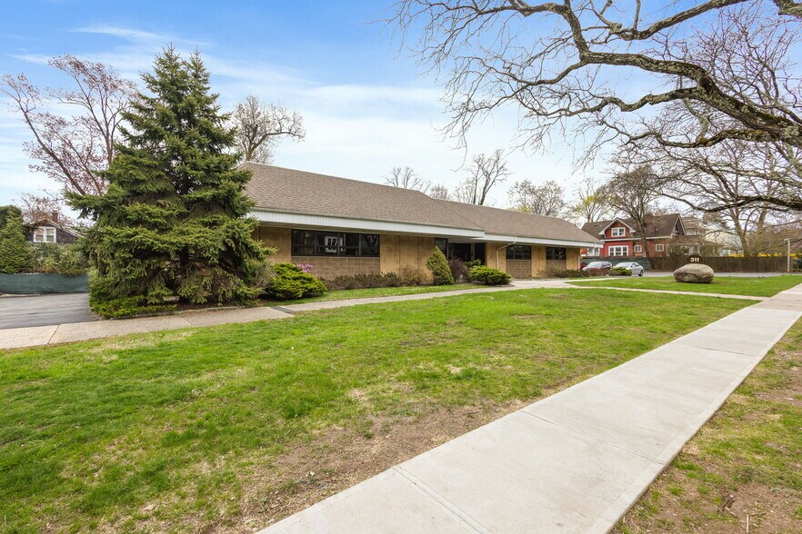 311 N Midland Ave, Nyack, NY à louer - Photo du bâtiment - Image 3 de 36