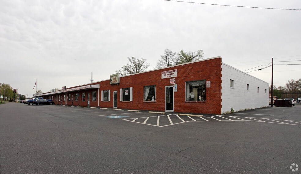 2210-2228 Crain Hwy, Waldorf, MD à louer - Photo du bâtiment - Image 3 de 4