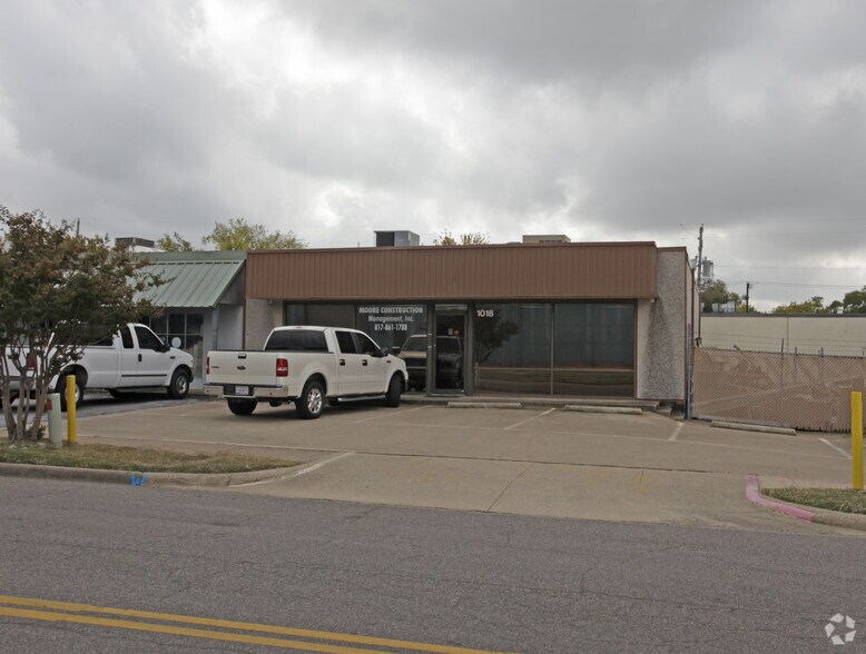 1018 W Main St, Arlington, TX à louer - Photo du bâtiment - Image 2 de 14