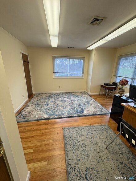 390 Middlebury Rd, Middlebury, CT for sale - Interior Photo - Image 2 of 15