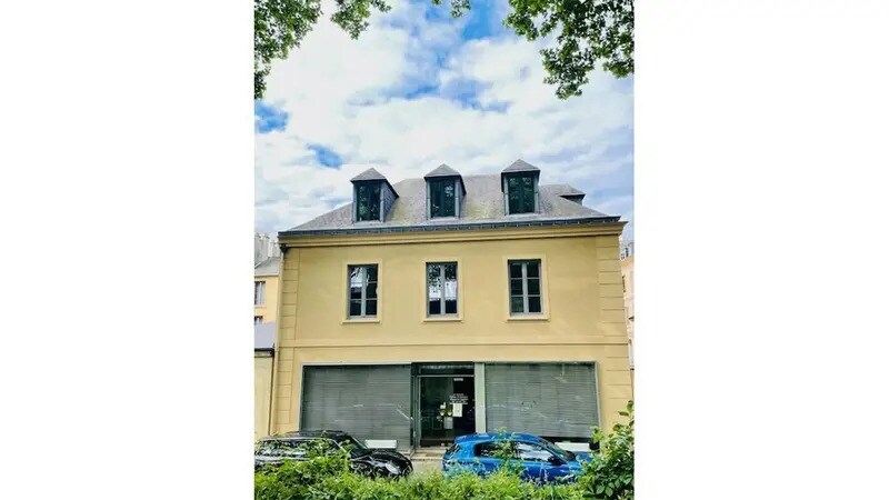 Office in Versailles for lease Building Photo- Image 1 of 3