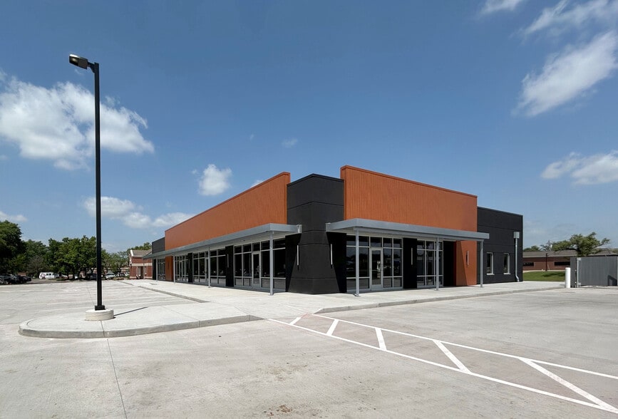 503 N Webb Rd, Wichita, KS for lease - Primary Photo - Image 1 of 7