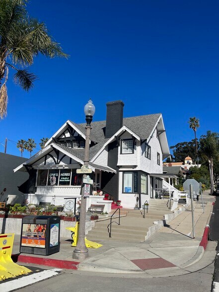 671 - 697 E Main Street, Downtown Ventur portefeuille de 2 propriétés à vendre sur LoopNet.ca - Photo du bâtiment - Image 2 de 8