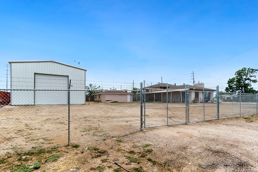 6398 Franklin St, Denver, CO for lease - Building Photo - Image 3 of 9
