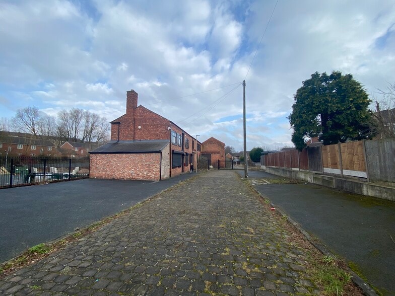 15 Karen Rd, Wigan for lease - Primary Photo - Image 1 of 4