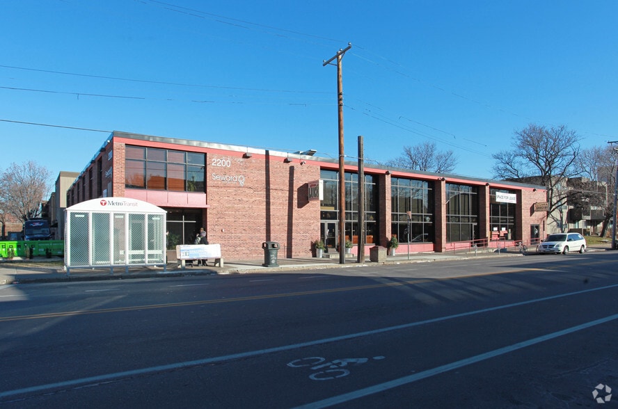 2200 E Franklin Ave, Minneapolis, MN à louer - Photo du bâtiment - Image 2 de 50