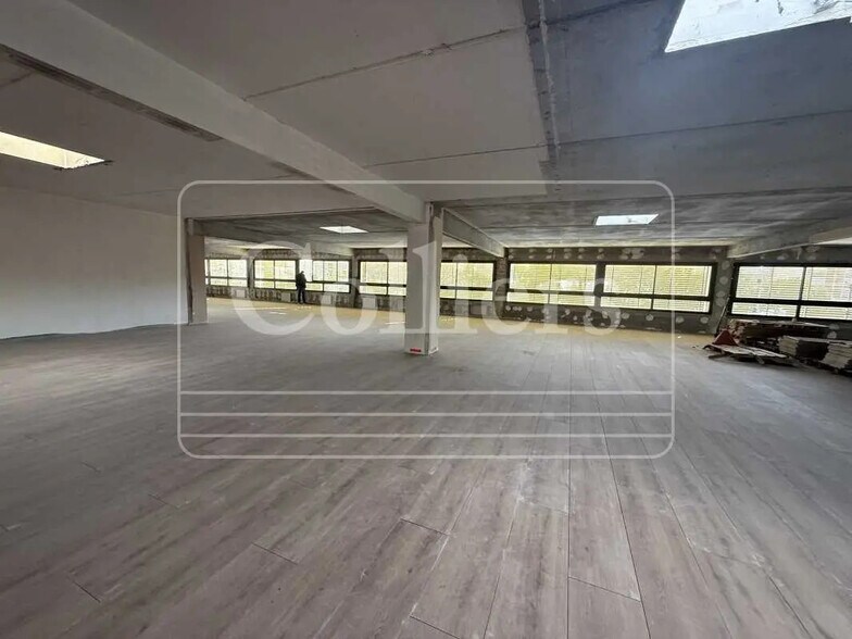 Office in Aubagne for lease - Interior Photo - Image 3 of 3