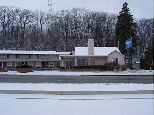 200 Arthur St, Manistee, MI for lease - Building Photo - Image 2 of 10