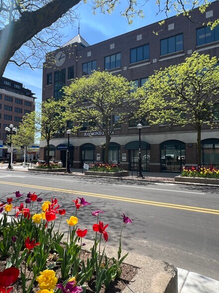 350 S Main St, Ann Arbor, MI à louer - Photo du bâtiment - Image 2 de 15