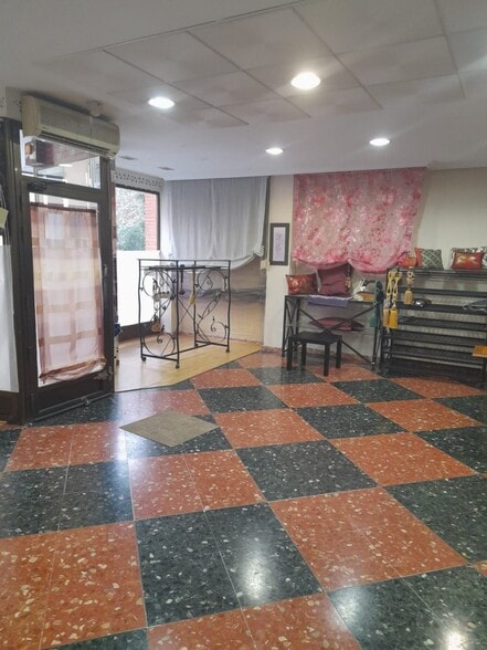 Retail in Cáceres, Cáceres for lease - Building Photo - Image 1 of 40