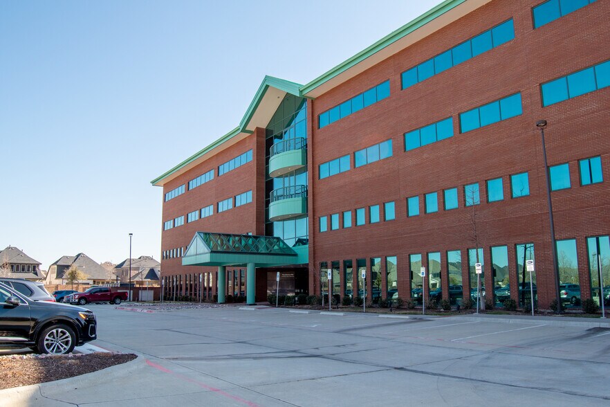 1801 Wittington Pl, Farmers Branch, TX à louer - Photo du bâtiment - Image 2 de 18