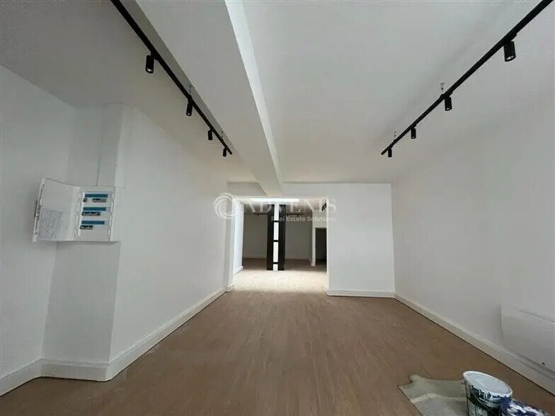 Office in Lille for lease - Interior Photo - Image 2 of 4