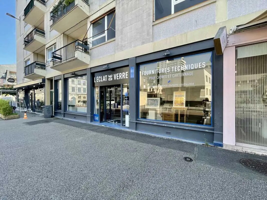 Retail in Rouen for lease Building Photo- Image 1 of 20