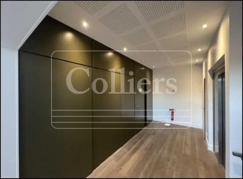 Office in Aix-en-Provence for lease - Interior Photo - Image 3 of 6